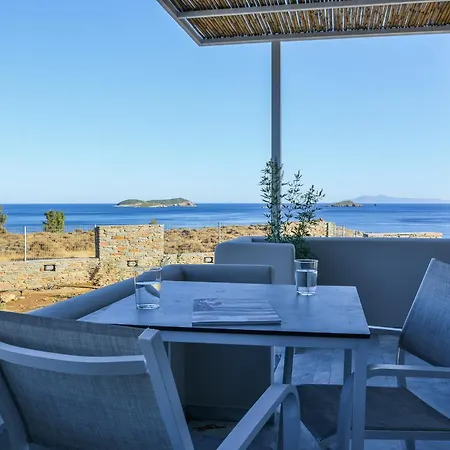 Pharos アパートホテル