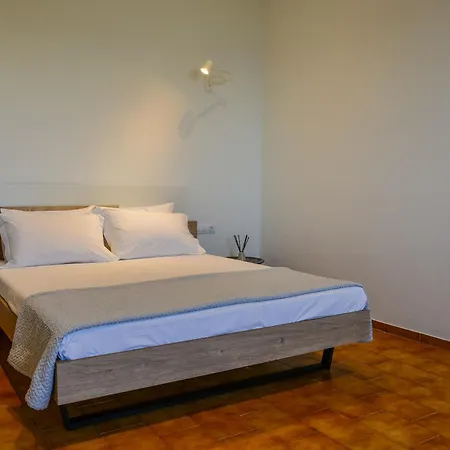 アパートホテル Pharos 4*