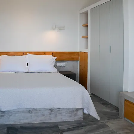 Pharos アパートホテル