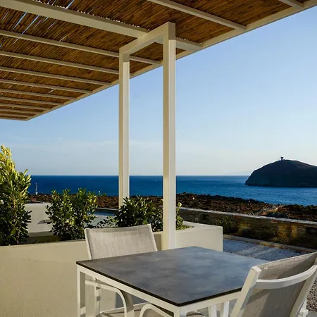 Pharos アパートホテル