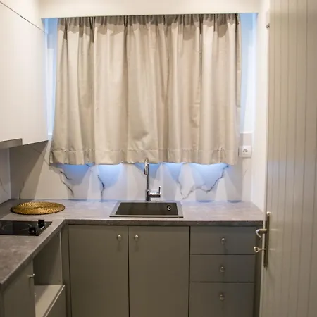 アパートホテル Pharos 4*