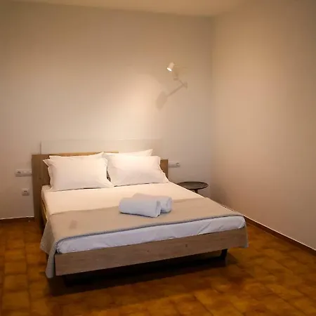 Pharos アパートホテル 4*