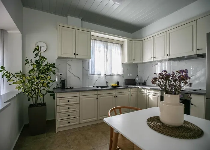 Ξενοδοχείο με διαμερίσματα Pharos