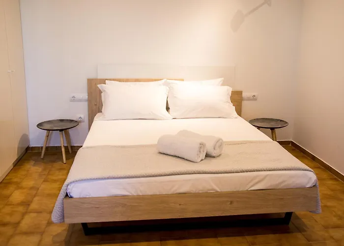 Ξενοδοχείο με διαμερίσματα Pharos Γαύριο