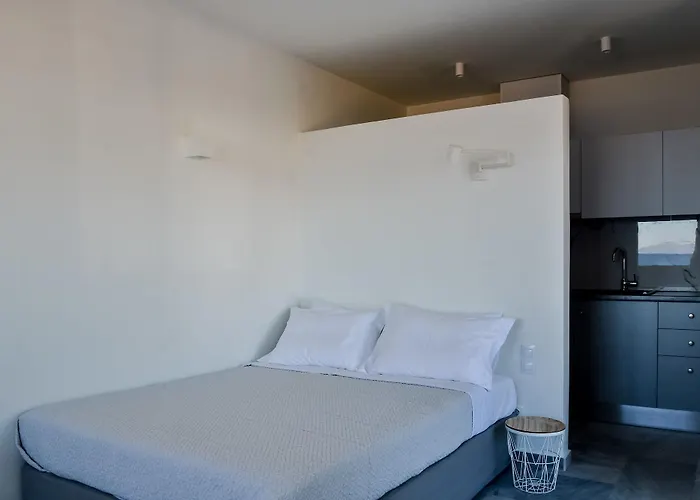 Ξενοδοχείο με διαμερίσματα Pharos Γαύριο