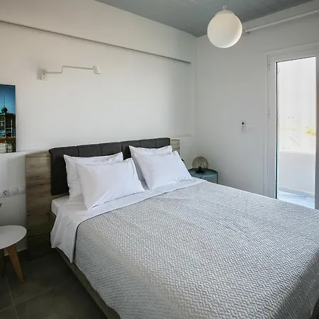 Aparthotel Pharos 3*