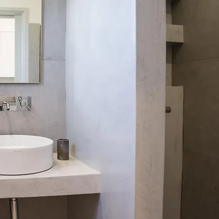 Aparthotel Pharos 3*
