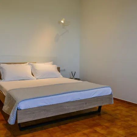 Aparthotel Pharos 3*