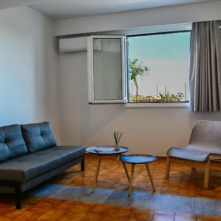 Pharos 아파트호텔