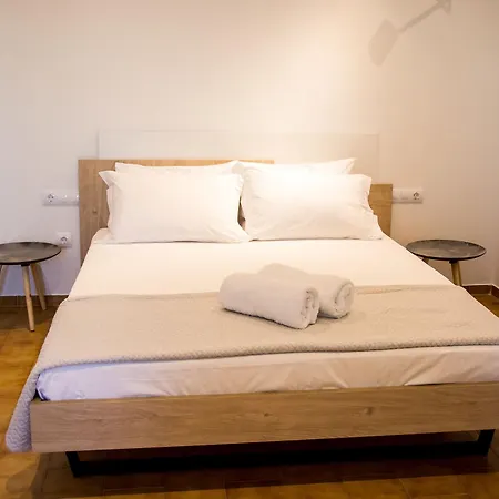 Aparthotel Pharos Gavrio