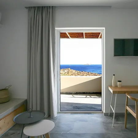 Pharos Aparthotel Gavrio