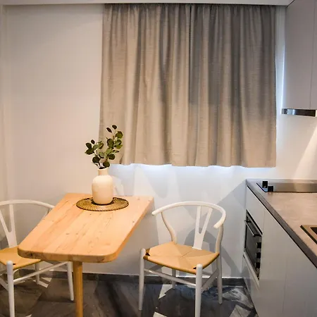 Aparthotel Pharos 3*